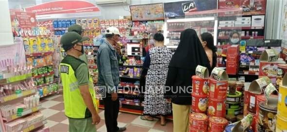 Lurah Joni Sweeping Wilayah untuk Memastikan Warga Jalankan Prokes