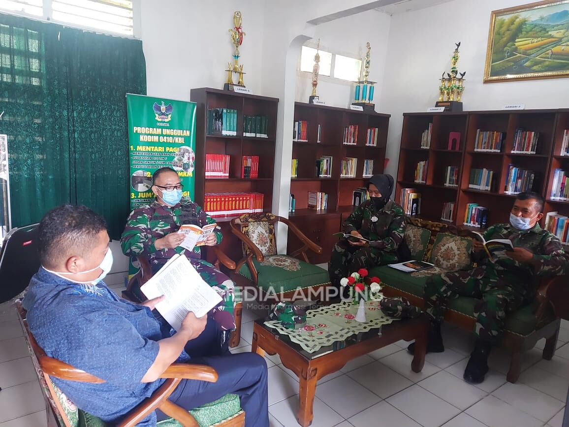 Gelar Kegiatan Non Program Satu Hari Satu Jam Membaca