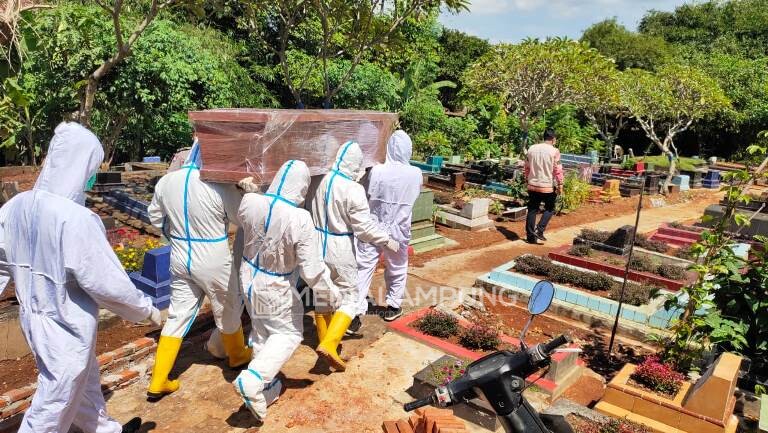 Babinsa Monitor Pelaksanaan Pemakaman Jenazah Warga Binaan