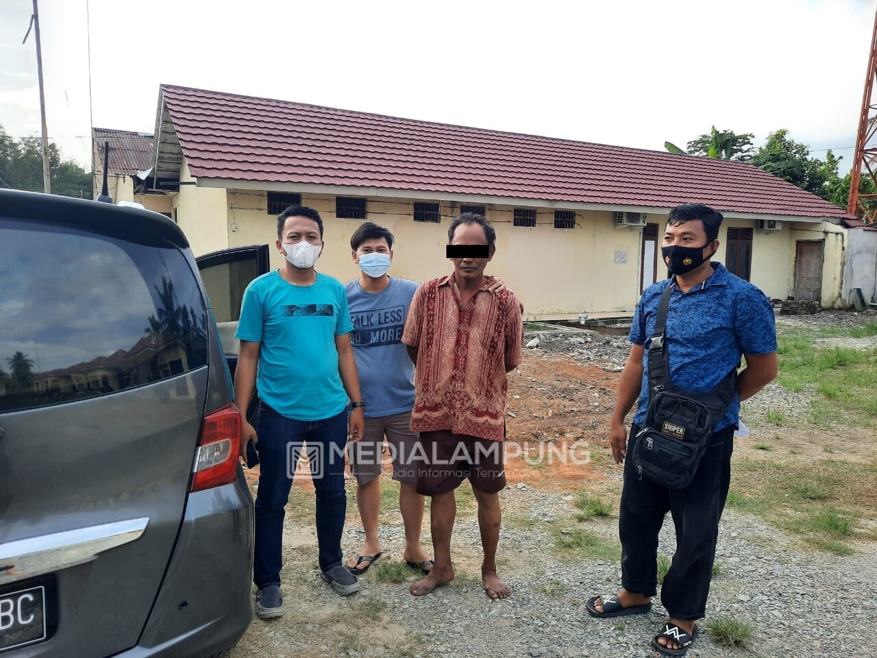 Diancam Sajam Gegara Memotret Warung Soto