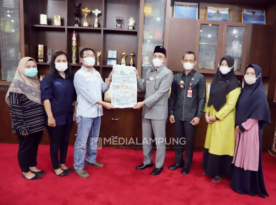 Bupati-Ketua DPRD Lambar Ucapkan Selamat HUT Ke-15 Tahun SKHU Radar Lambar