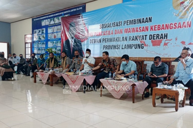 Ketua Komisi II DPRD Lampung Sosialisasi Ideologi Pancasila di Hajimena