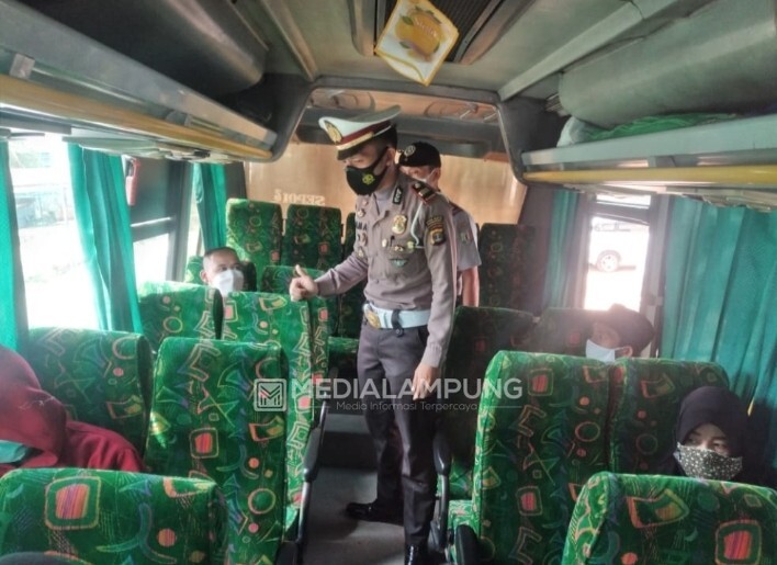 Polres Pringsewu Cegah Pemudik yang Melintas di Jalinbar