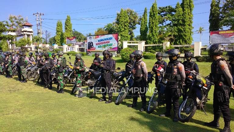 Harkamtibmas, Polres Lampura Gelar Patroli Bersama Brimob dan TNI