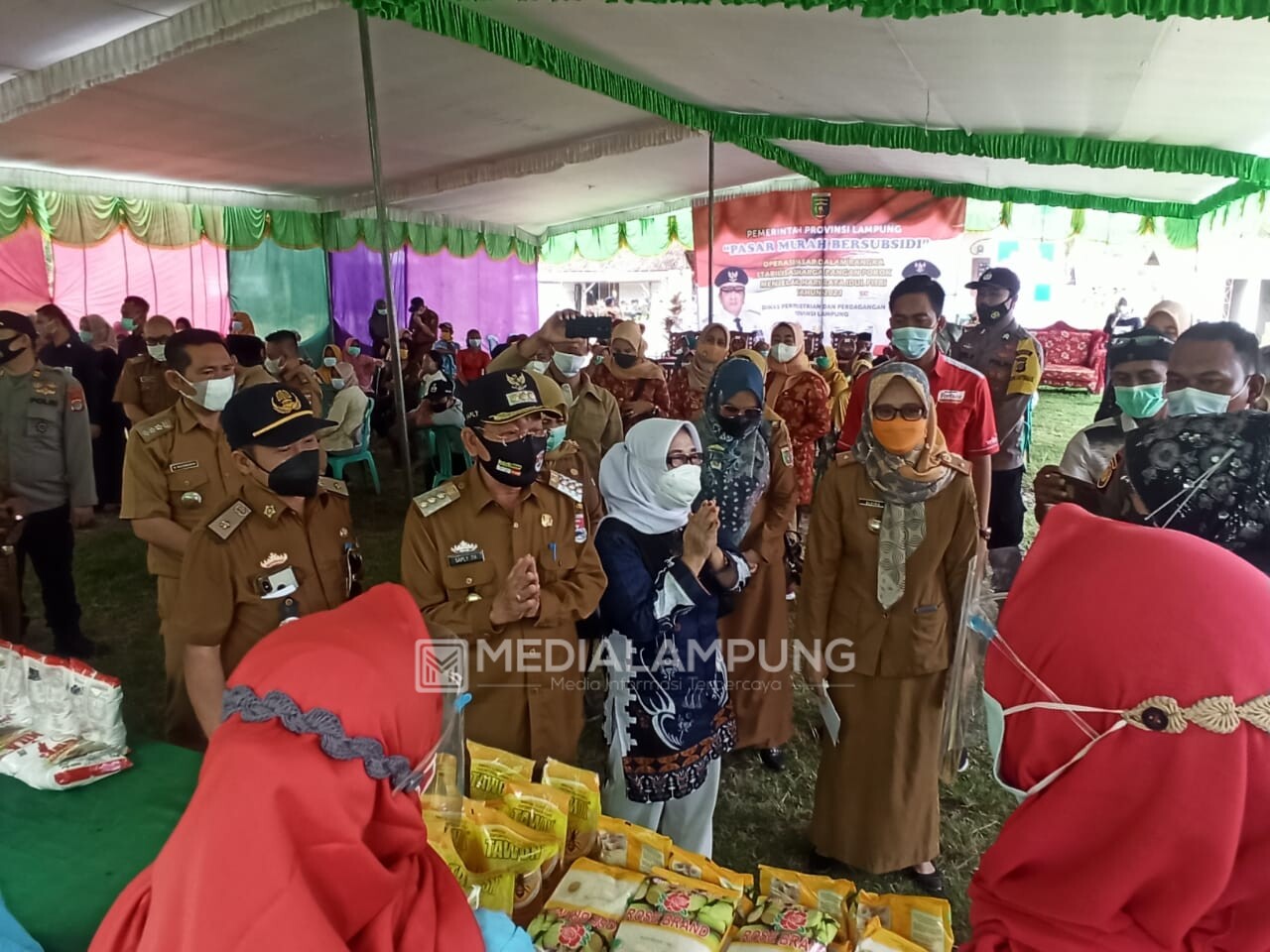 Pasar Murah Pemprov Lampung di Mesuji Dihadiri Bupati Sapli TH