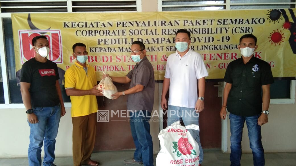 PT BSSW Bagikan 1.000 Paket Sembako di Kampung Gunungagung
