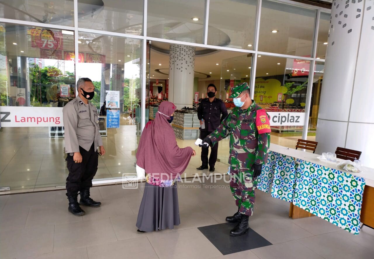 Jelang Idul Fitri, Koramil Perketat Prokes di Pusat Perbelanjaan