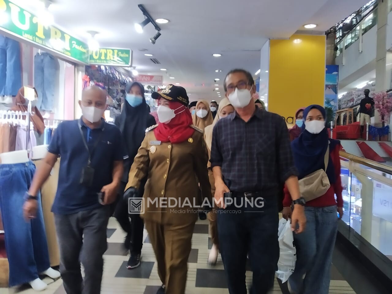 Bunda Eva Tinjau Langsung Pelaksanaan Prokes di Simpur Center