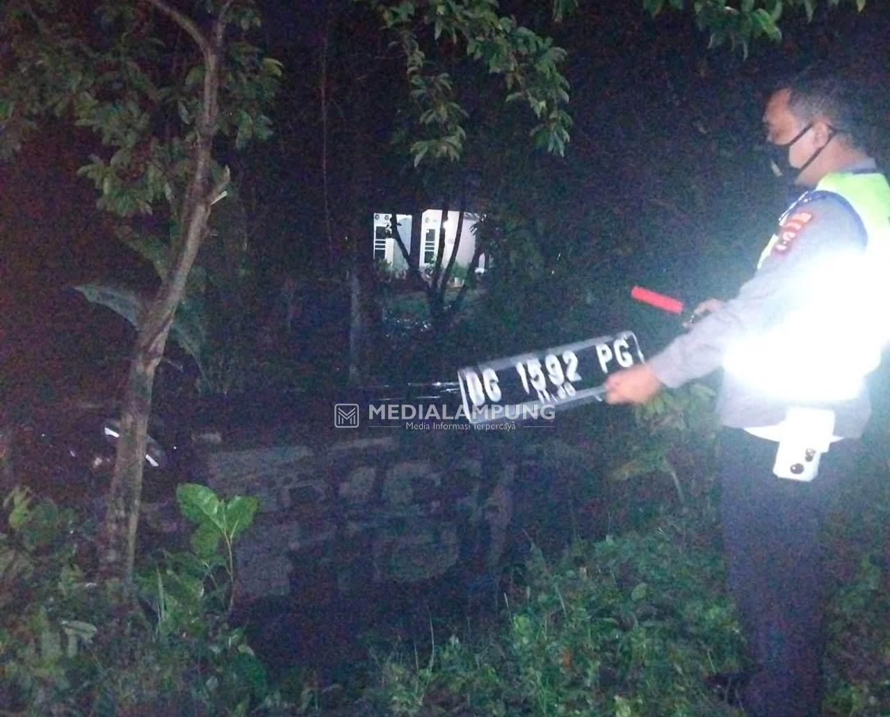 Salah Perhitungan, Minibus Terlibat Tabrakan Beruntun