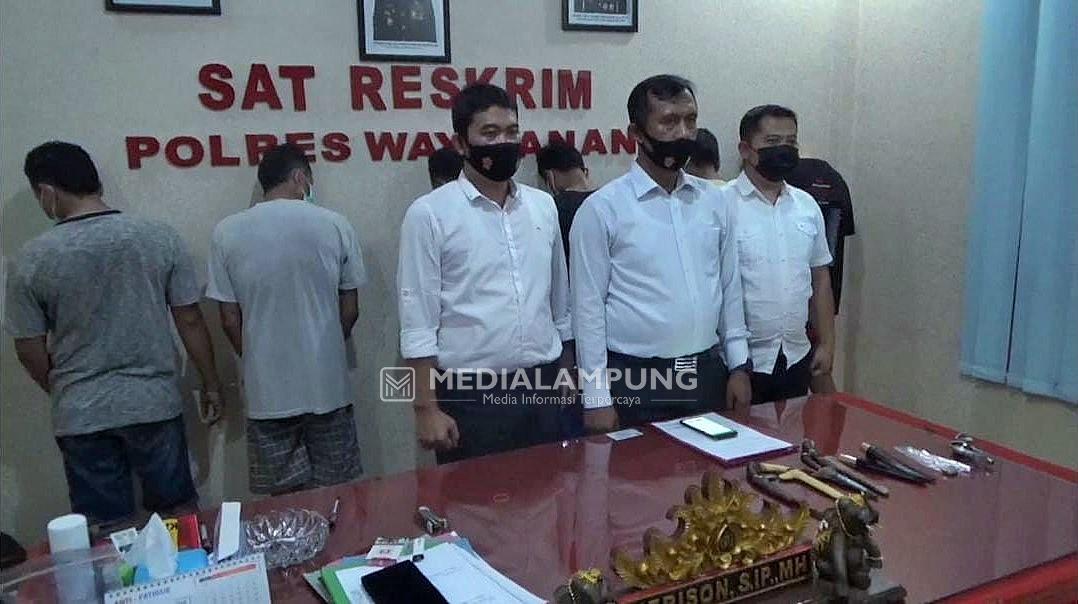 Kedapatan Bawa Senpi dan Sajam, Enam Orang Diamankan Polres Waykanan
