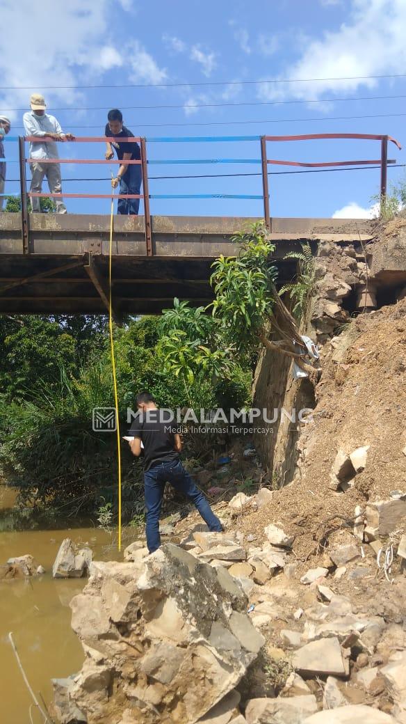Dinas PU Waykanan Tinjau Kondisi Terkini Jembatan Kampung Kaliawi