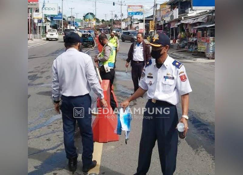 Cegah Lakalantas - Kemacetan, Satlantas dan Dishub Lakukan Rekayasa Lalulintas