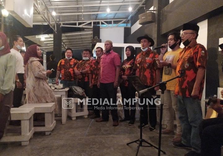 Lagu Indonesia Raya Berkumandang di Cafe Simpang Lima