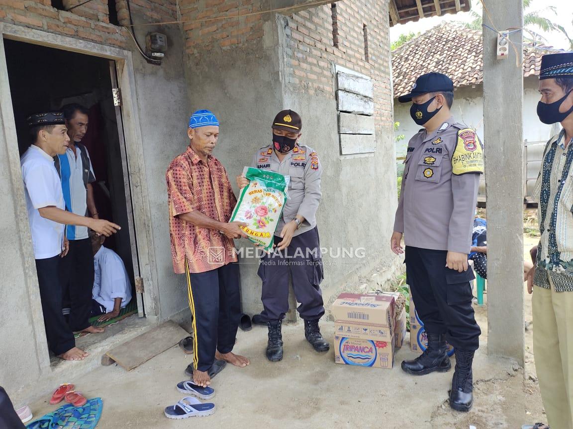 Polsek Bengkunat Serahkan Bantuan Untuk Keluarga Korban Tenggelam