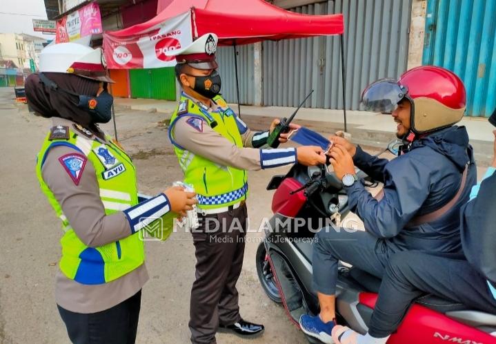 Satlantas Polres Pringsewu Intensif Optimalkan Prokes di Masyarakat