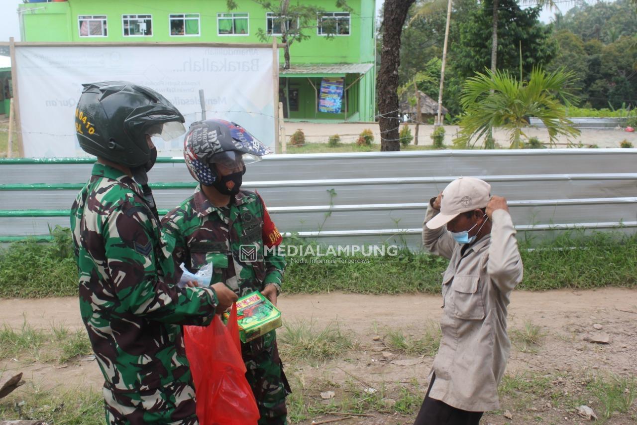 Babinsa Lakukan Baksos di Wilayah Binaan