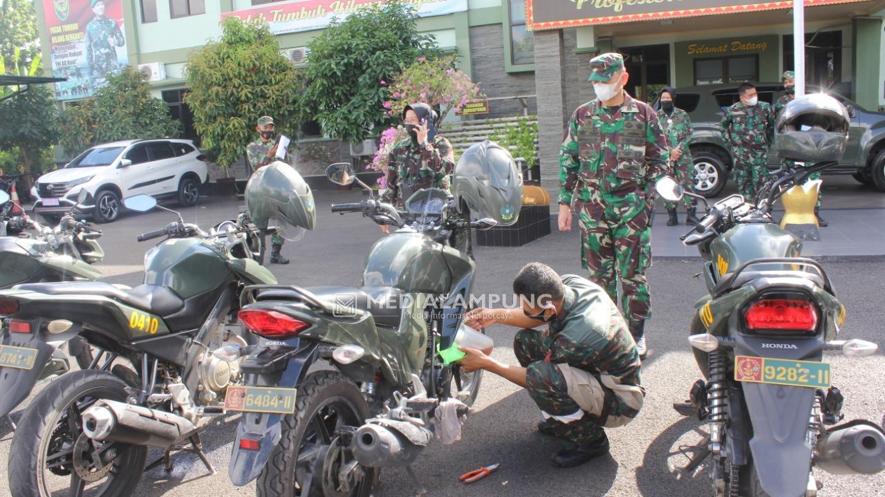 Dandim Romas Tinjau Pelaksanaan Asnik Ranmor, Senjata dan Pelumasan
