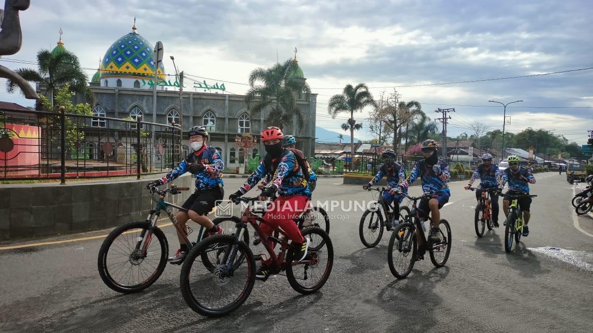 Jelajah Ikon Wisata, Kejati Lampung Gowes Bareng Komunitas Goweser Lambar