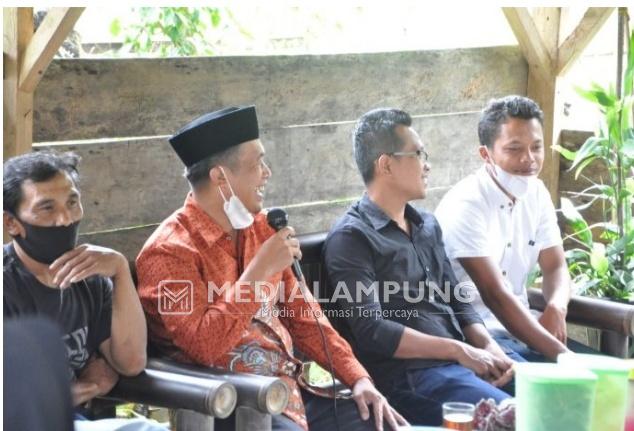 Wakil Ketua Fraksi PKS DPRD Lampung Berbincang Bersama Pecinta Tanaman Hias