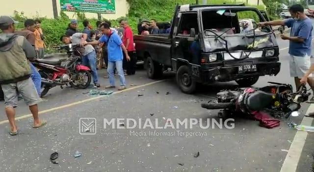 Lakalantas, L300 Tabrak Dua Sepeda Motor