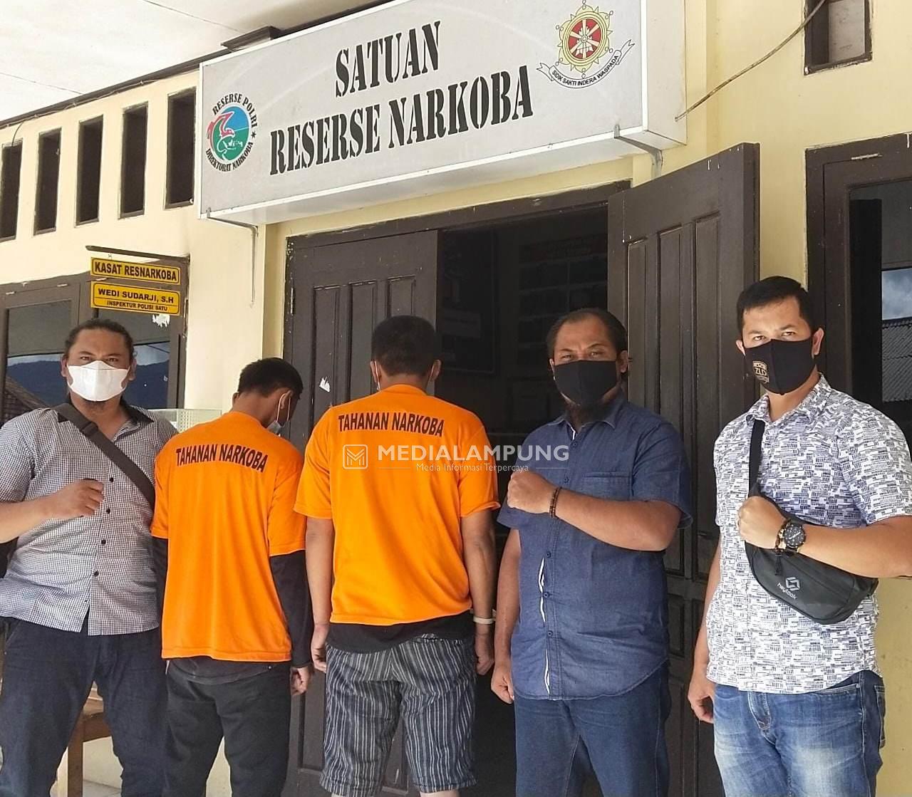 Bawa 9,56 Gram Sabu, Dua Orang Diamankan Sat Narkoba Polres Lambar