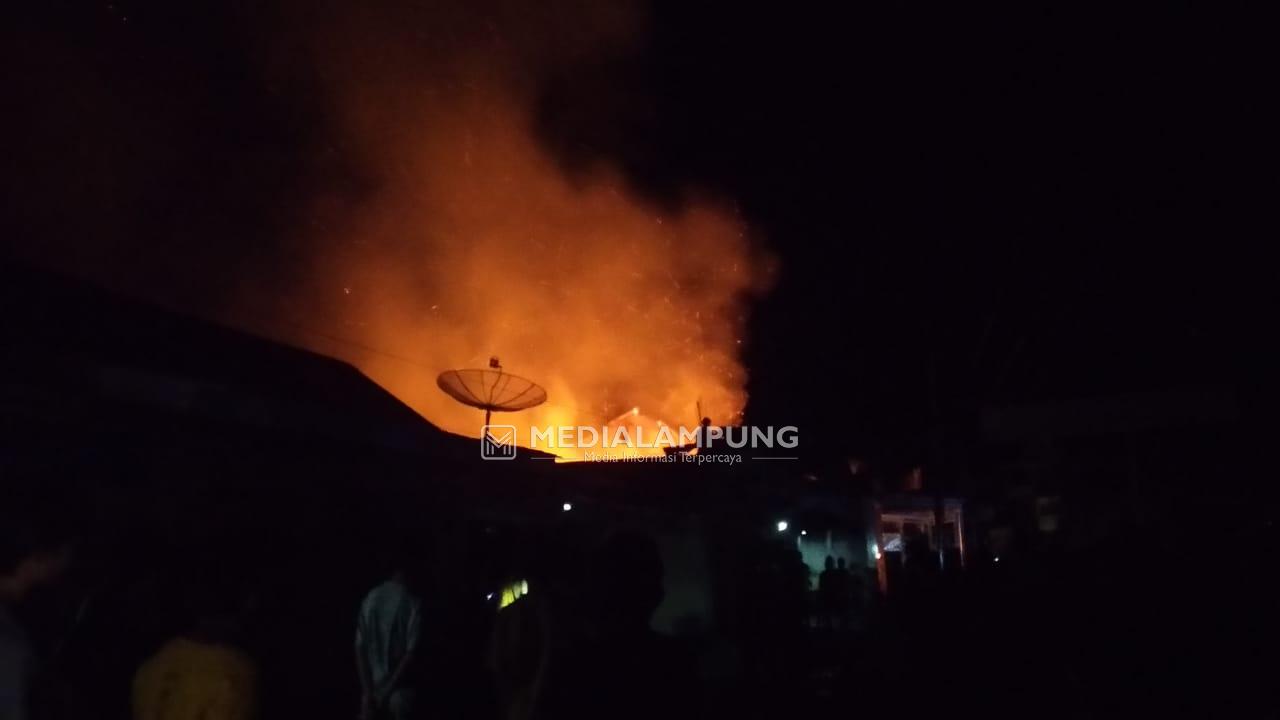 Kebakaran Hanguskan RM Padang Biaro