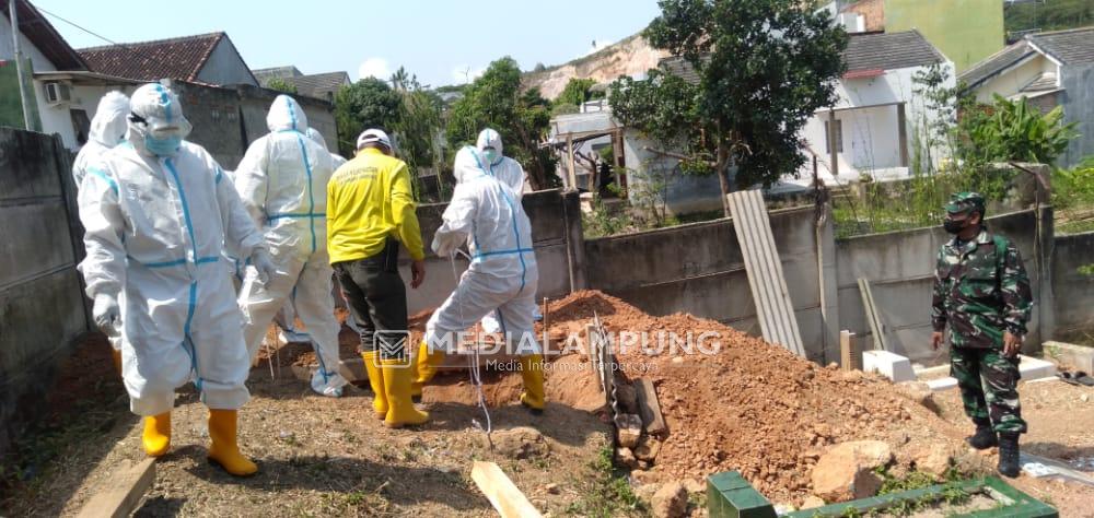 Pasi Ops Kodim 0410 Mayor Inf Dja'far Hadiri Pemakaman Pasien Positif Covid-19