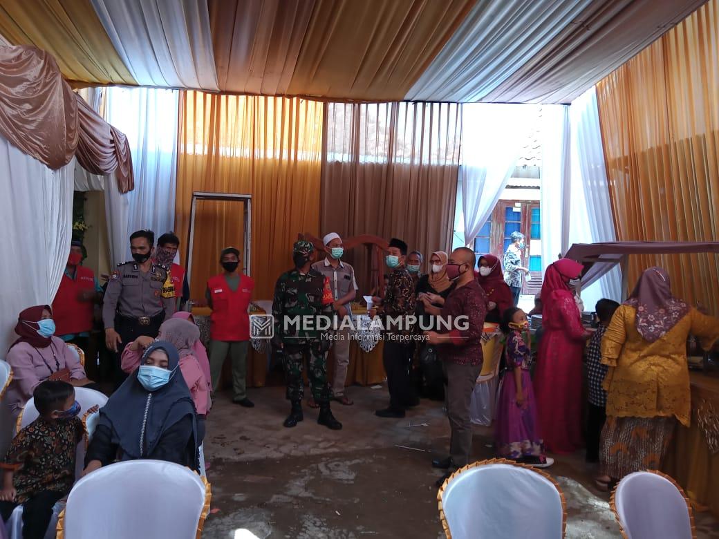 Antisipasi Klaster Baru Covid-19, Babinsa Imbau Prokes di Lokasi Hajatan