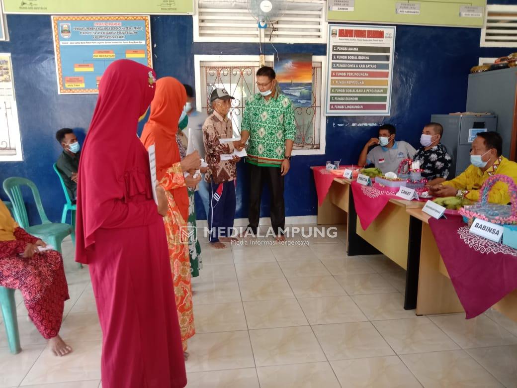 Pelitajaya Serahkan BLT-DD Periode Januari 2021