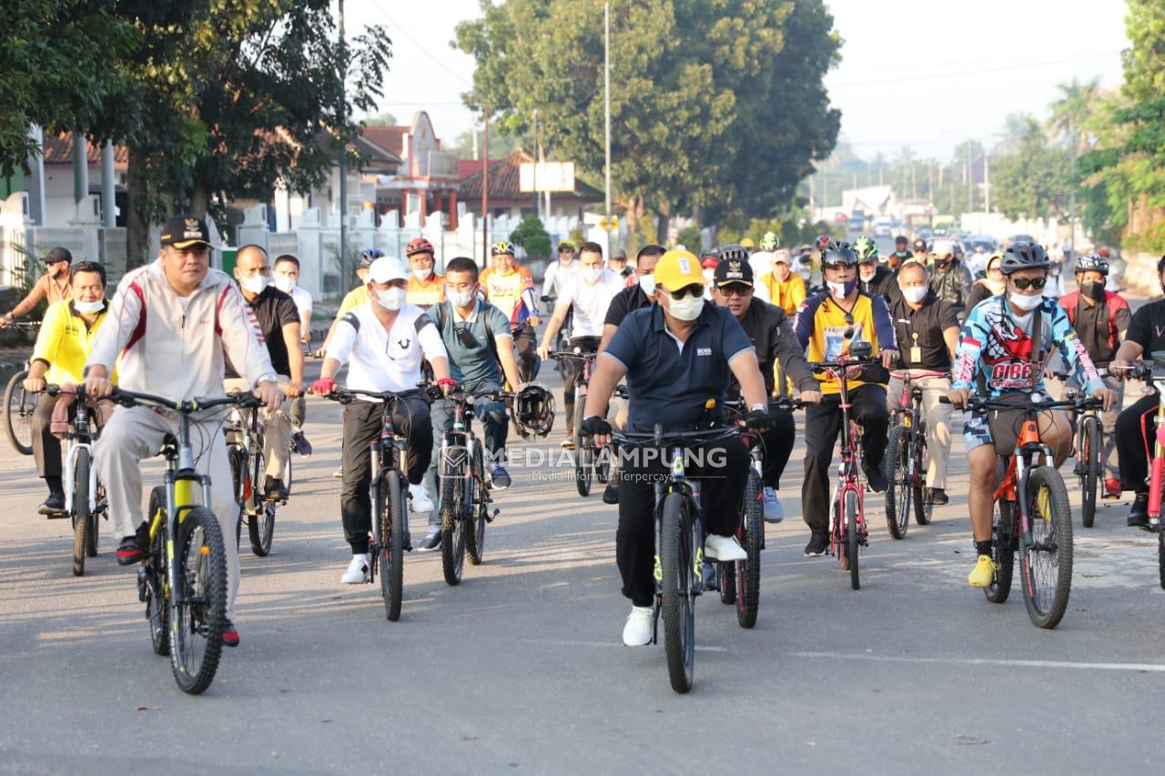 Tingkatkan Imunitas Tubuh, Arinal Bersama Para Guru SMA/SMK Bersepeda Santai