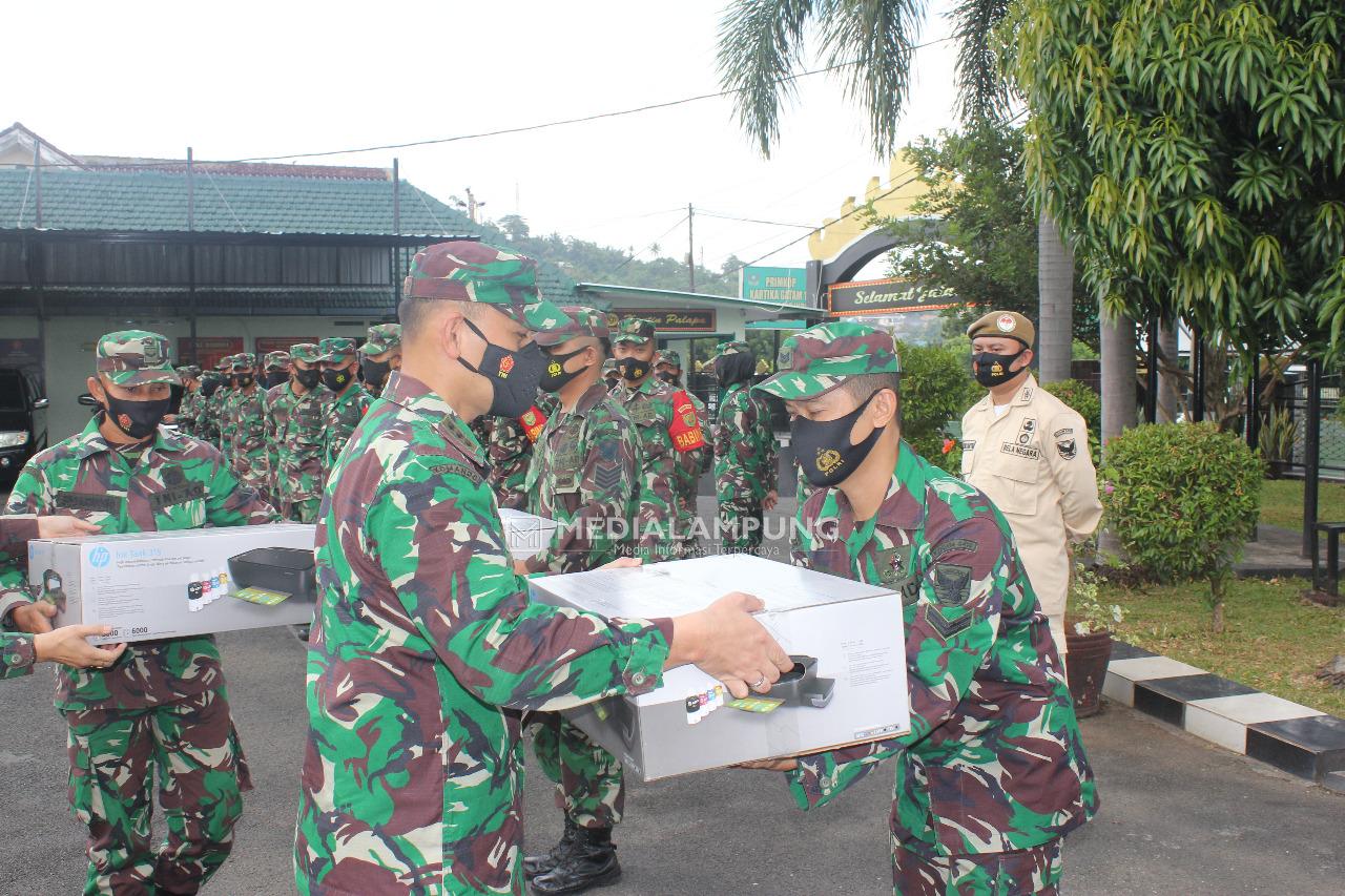 Romas Serahkan Bantuan Printer ke Staf Jajaran Kodim 0410/KBL