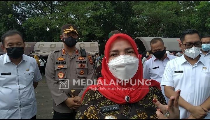 Bunda Eva Larang Awak Media dan Warga Berkerumun