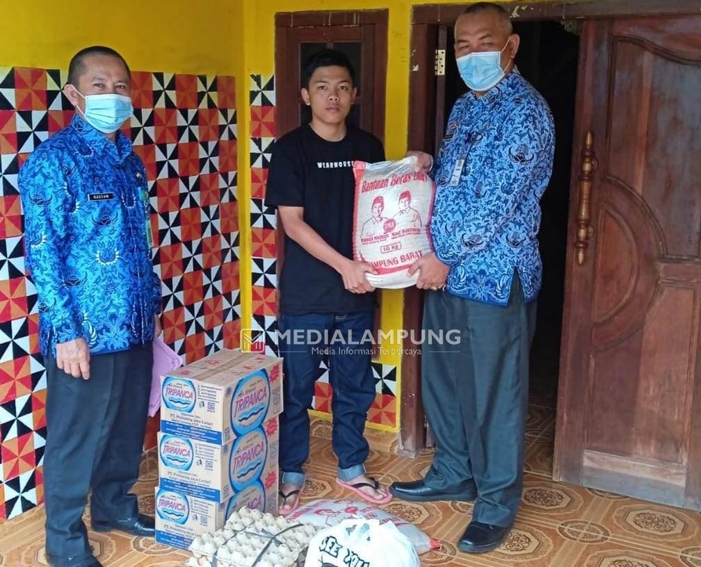 Camat Batubrak Serahkan Santunan Kematian