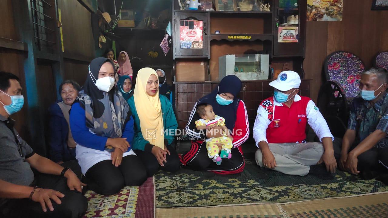 Unsur Lintas Sektor Kecamatan Batuketulis Bantu Bayi Penderita Bibir Sumbing