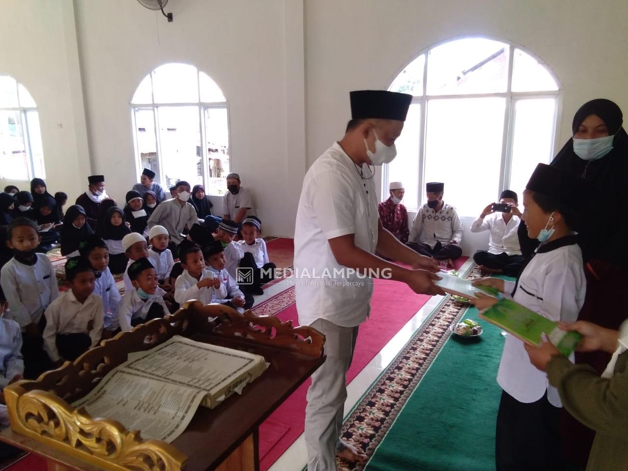 Peratin Nandang Ajak Manfaatkan TPA Sebagai Pondasi Anak Menuntut Ilmu  