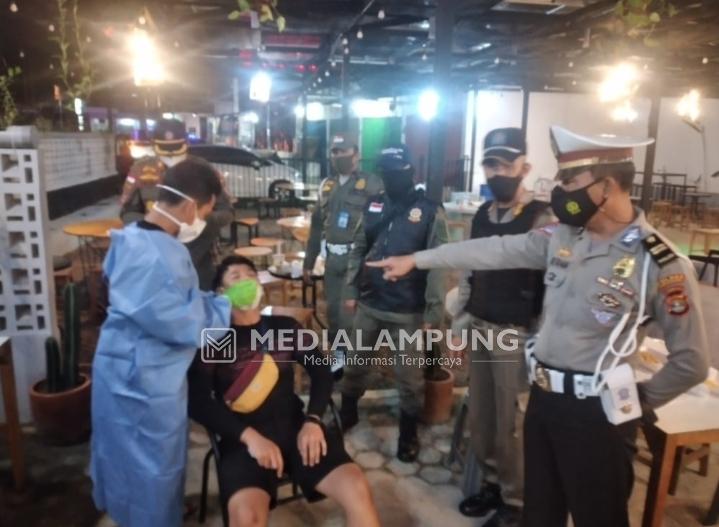 Razia Pusat Keramaian di Pringsewu, 18 Orang Jalani Rapid Test