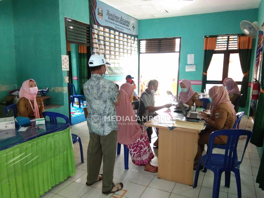 Tenaga Pendidik di Pesisir Selatan Jalani Vaksinasi Covid-19 