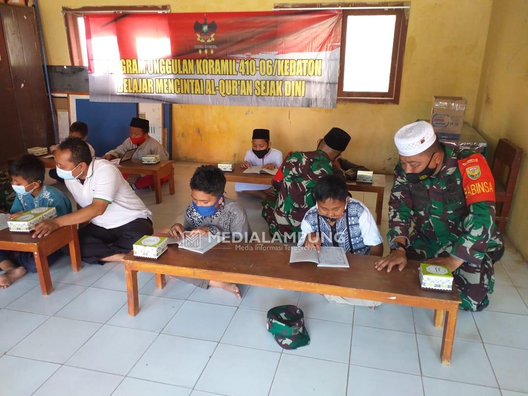 Personel Babinsa Ajari Ngaji Sejumlah Anak