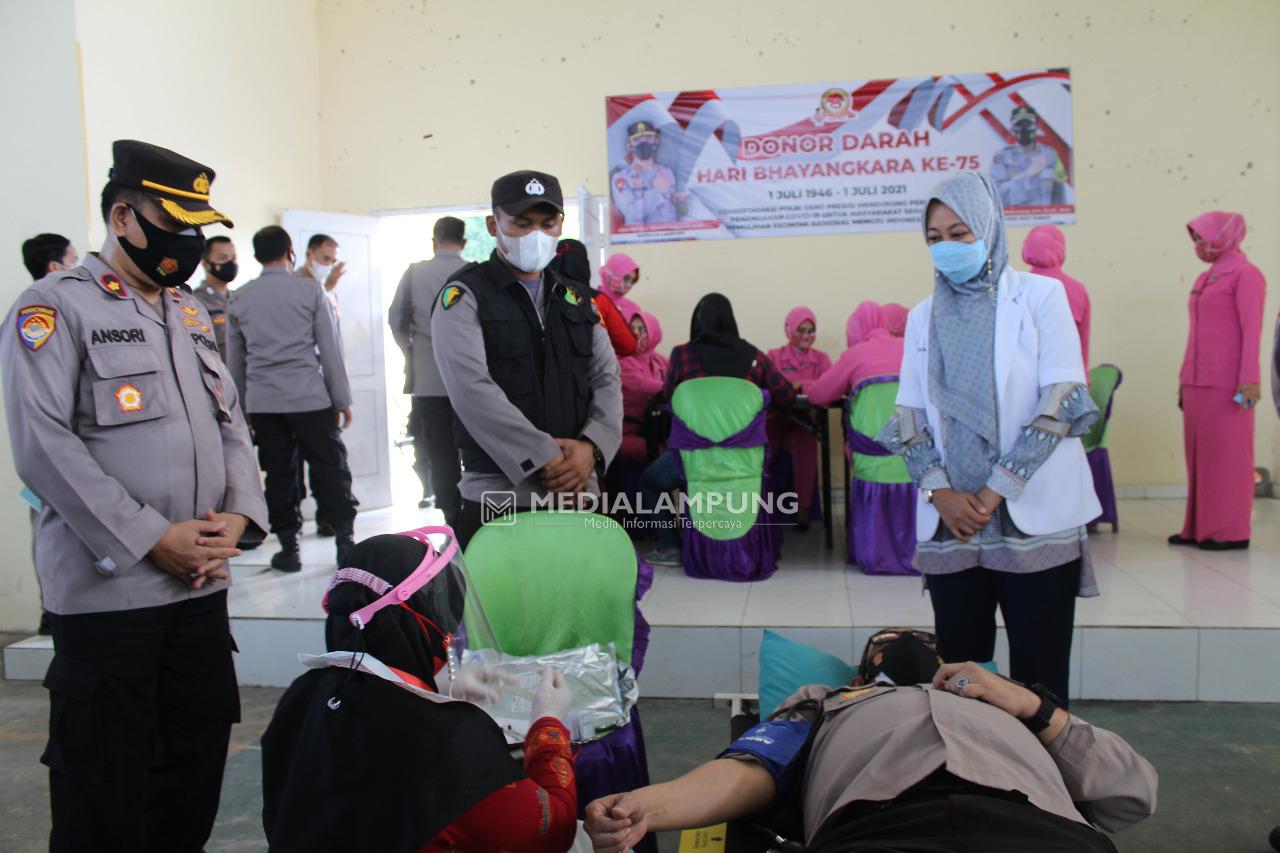 Sambut Hari Bhayangkara Ke-75, Polres Waykanan Gelar Donor Darah 