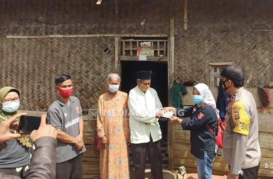 Bersama Camat, Pekon Muarabaru Salurkan BLT-DD Secara Berbeda