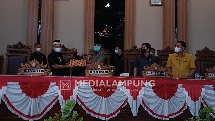 Bupati Lamtim Sampaikan Raperda Perubahan Struktur Organisasi