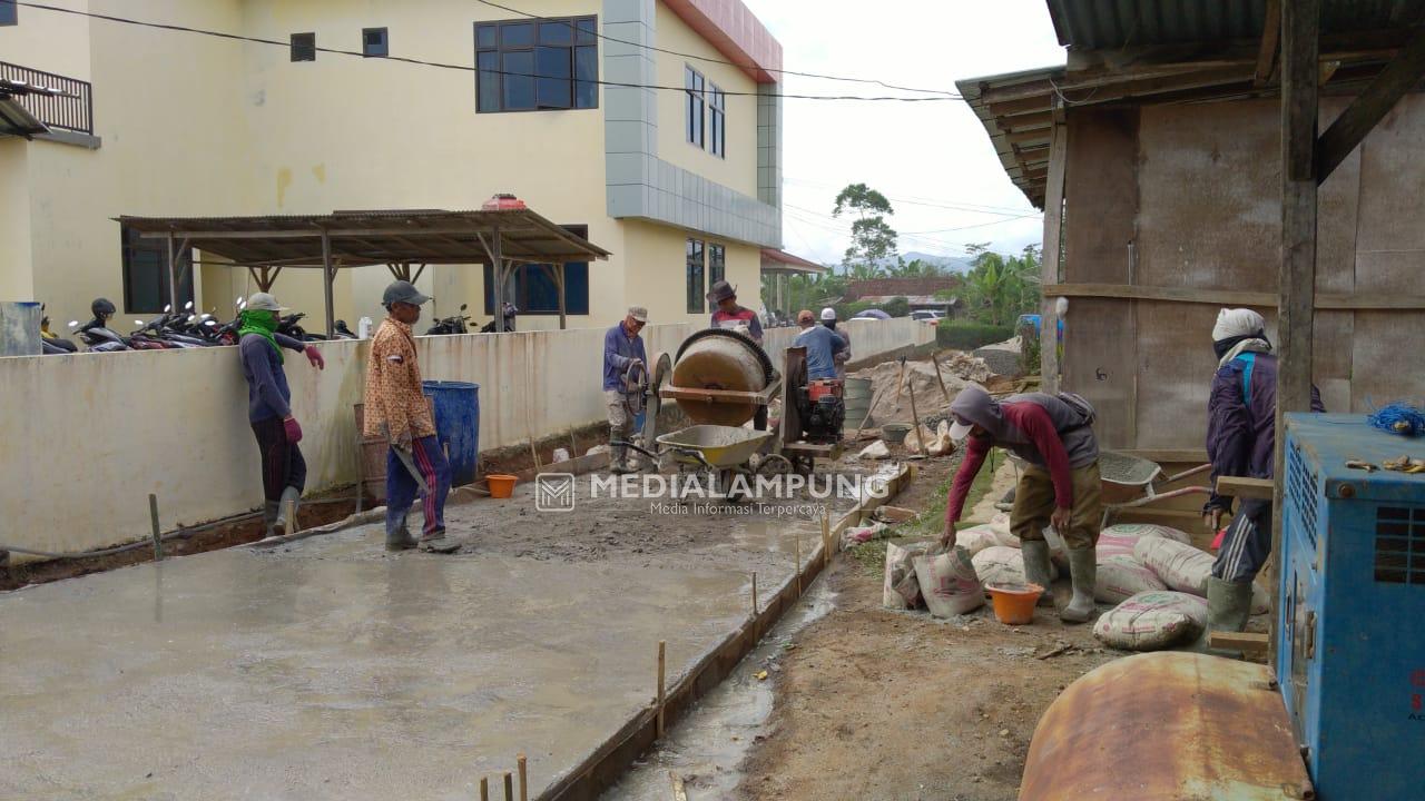 Pekon Gunungterang Tengah Garap Fisik Rabat Beton