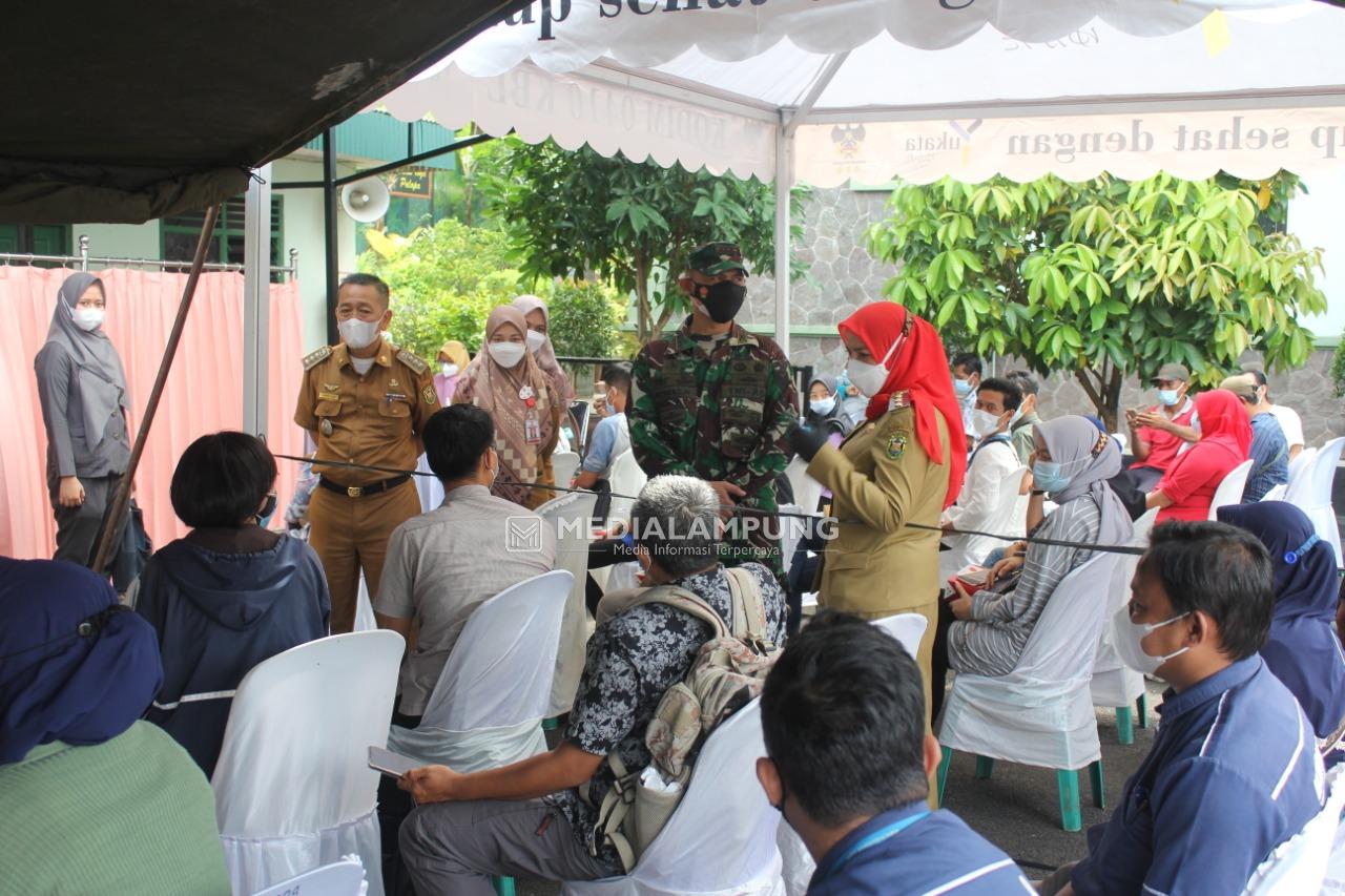 Dandim Romas Dampingi Walikota Eva Tinjau Pelaksanaan Vaksinasi