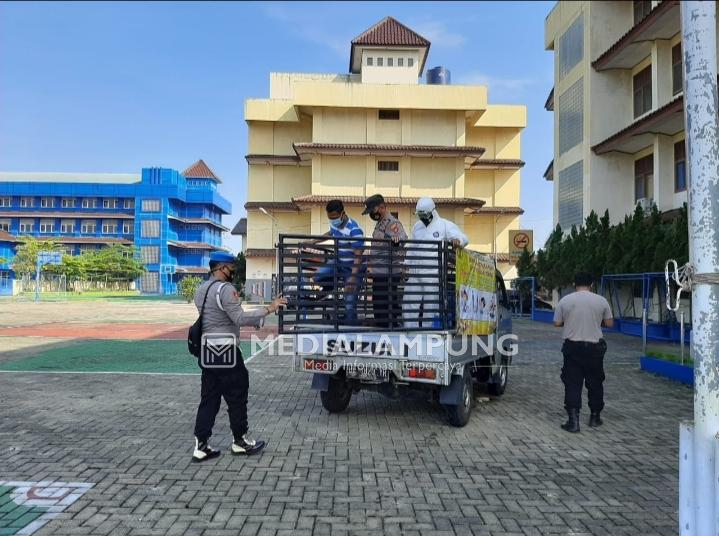 Serbuan Penyemprotan Desinfektan Polres Pringsewu Sasar Sejumlah Fasilitas Umum