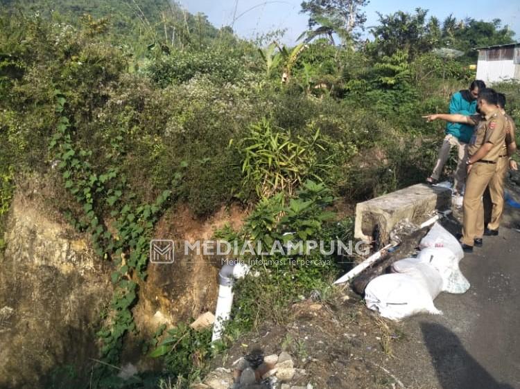 Penanganan Belum Maksimal, Longsor Masih Ancam Badan Jalan