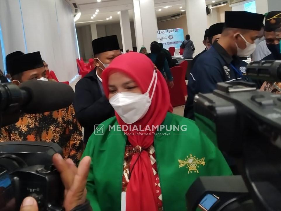 Bunda Eva Himbau Anak-Anak Pakai Masker Saat Keluar Rumah
