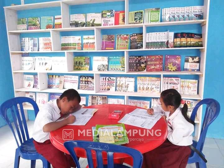 Langkah Peratin Puramekar Wujudkan Perpustakaan Desa