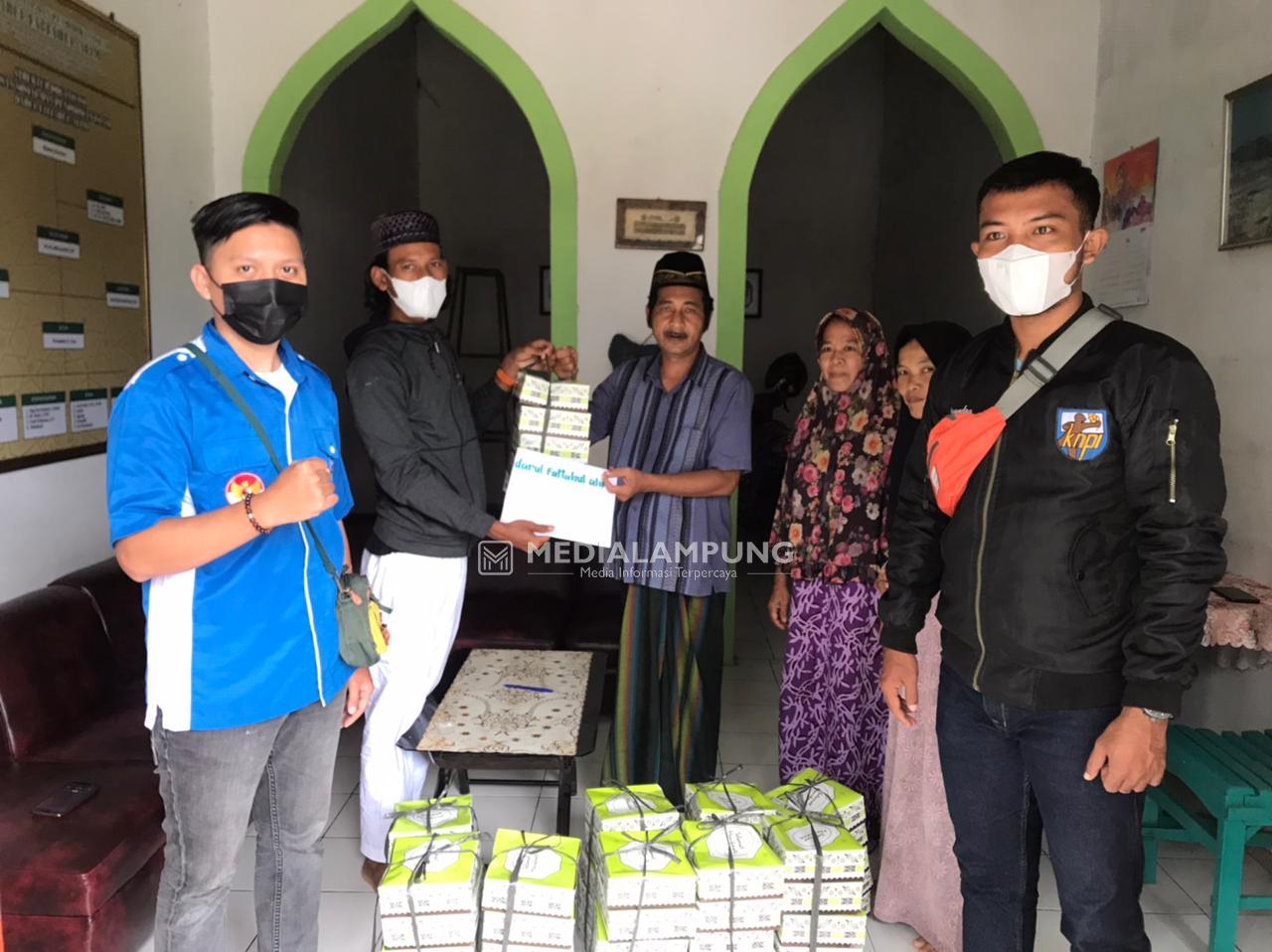 PK KNPI Langkapura Bagikan Nasi Kotak ke Panti Asuhan dan Pesantren