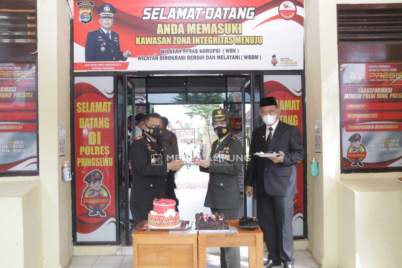 HUT Bhayangkara, Jajaran Forkopimda Beri Kejutan untuk Kapolres Pringsewu