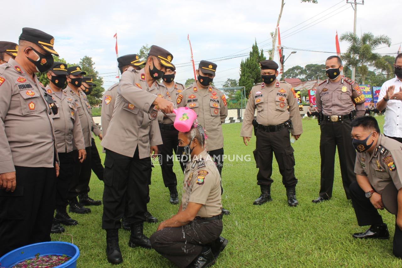 Pimpin Upacara Kenaikan Pangkat, Kompol Dwi: Ini Cerminan dari Tingkat Peran Fungsi dan Kemampuan